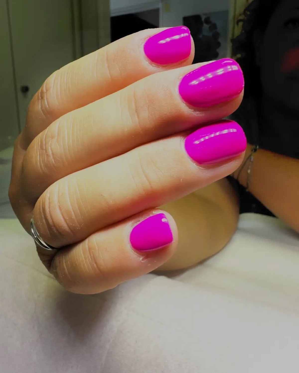 Manicure colorata al Centro Cosima
